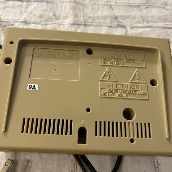 SONY DREAM MACHINE VINTAGE RADIO/CLOCK AM/FM DIGITAL TAN COLOR NO. ICF-C2W - Picture 5 of 12